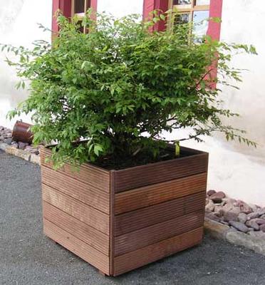 Pflanzkästen - Pflanzkübel xxl aus Massaranduba - Holz im Garten Pflanzkästen - Pflanzkübel xxl aus Massaranduba - Holz im Garten