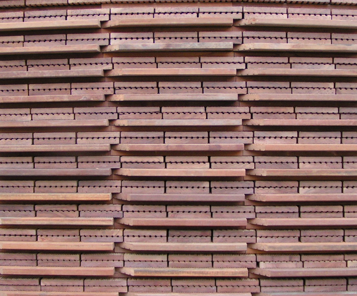 Terrassenfliesen - Holz im Garten