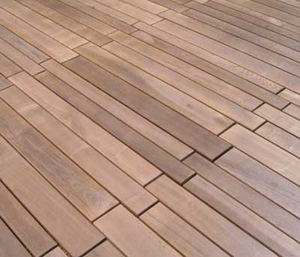 Terrassenfliesen Aus Holz Holz Im Garten