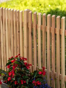 Holzzaun aus Lärche unbehandelt Holz im Garten Store für Holzzaun